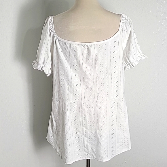 White Eyelet Top with Ruching at the Chest with a Tie, Puff Sleeves, Size 3X - Picture 6 of 9
